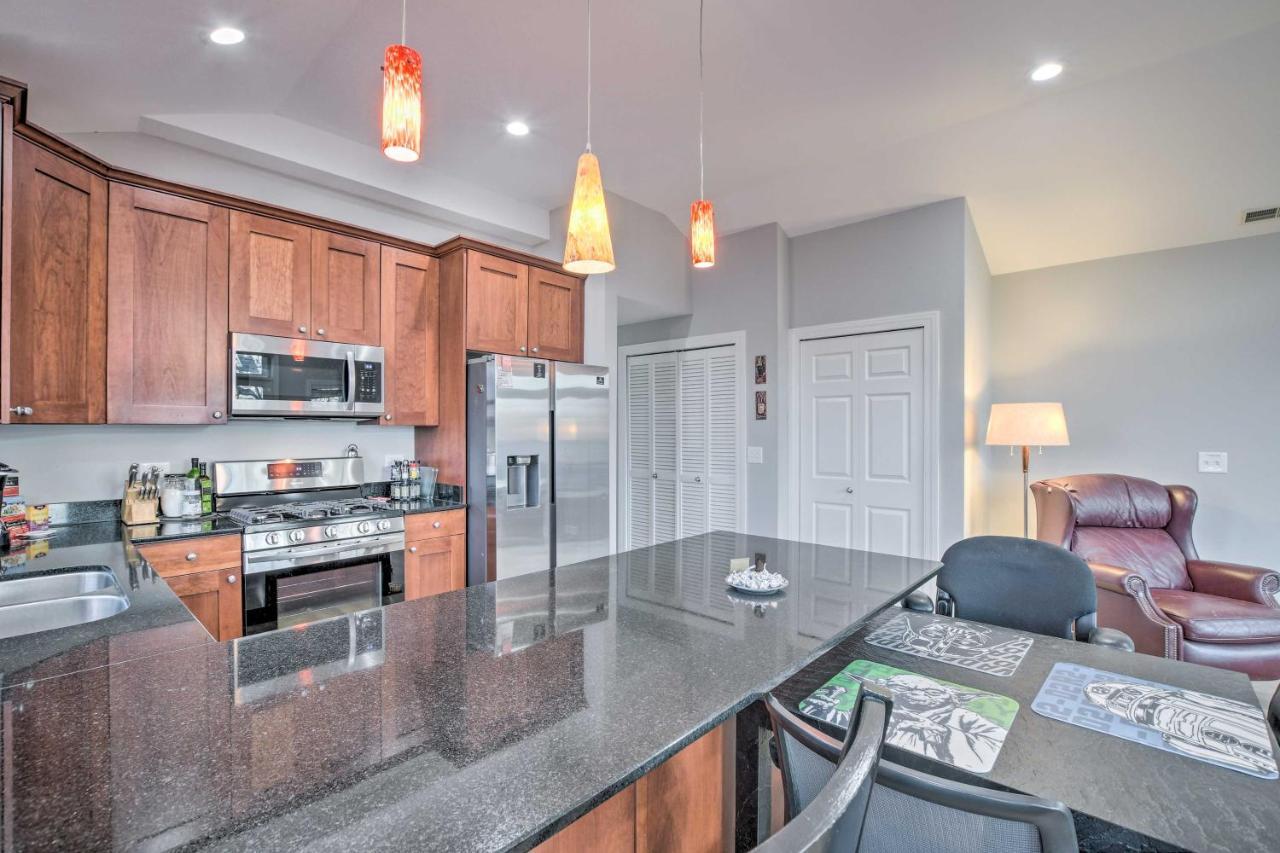 Apartment With Balcony Walk To Cta Stations!