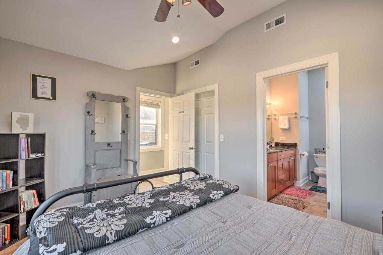 With Balcony Walk To Cta Stations! Chicago