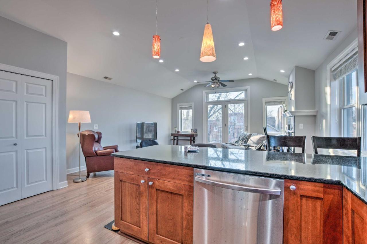 With Balcony Walk To Cta Stations! Apartment Chicago