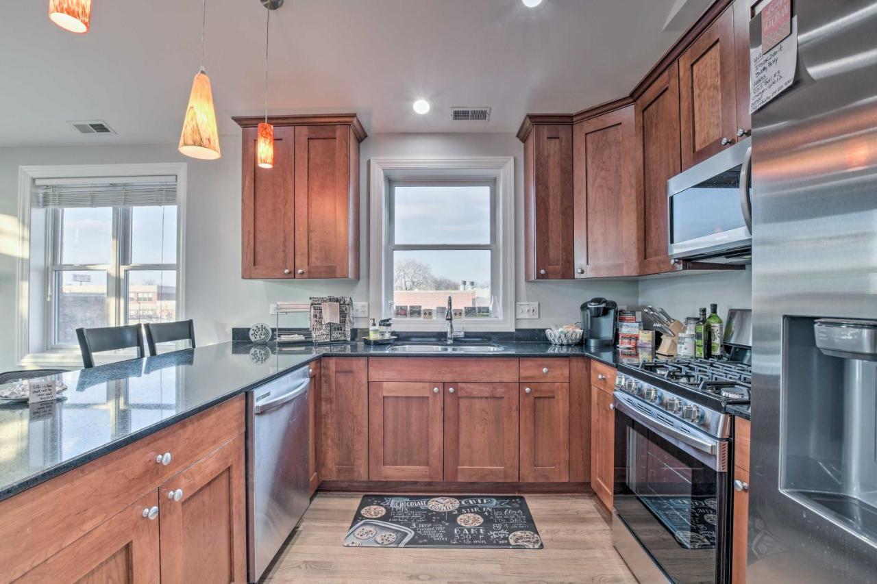 Apartment With Balcony Walk To Cta Stations! *