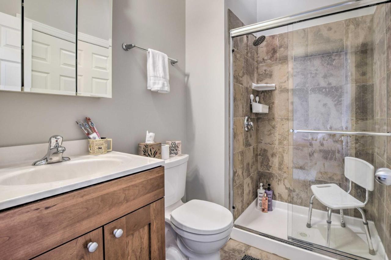 With Balcony Walk To Cta Stations! * Chicago