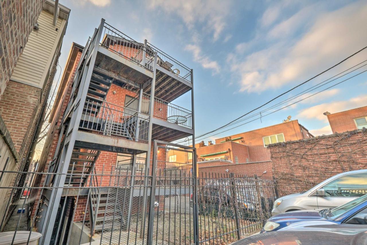 With Balcony Walk To Cta Stations! *