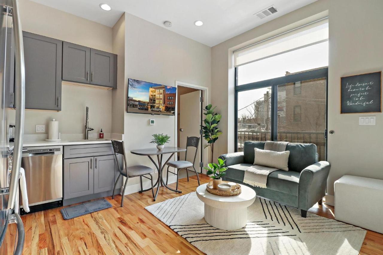 Splendid & Fully Furnished 1br - Broadway 204 Rep Apartment