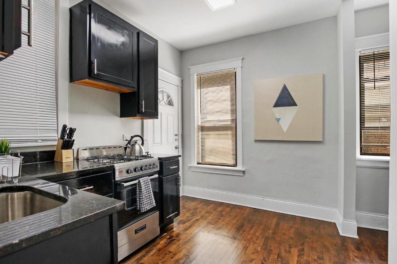 Comfy And Chic 2br Close To Shops - Sunnyside 2f Apartment Chicago