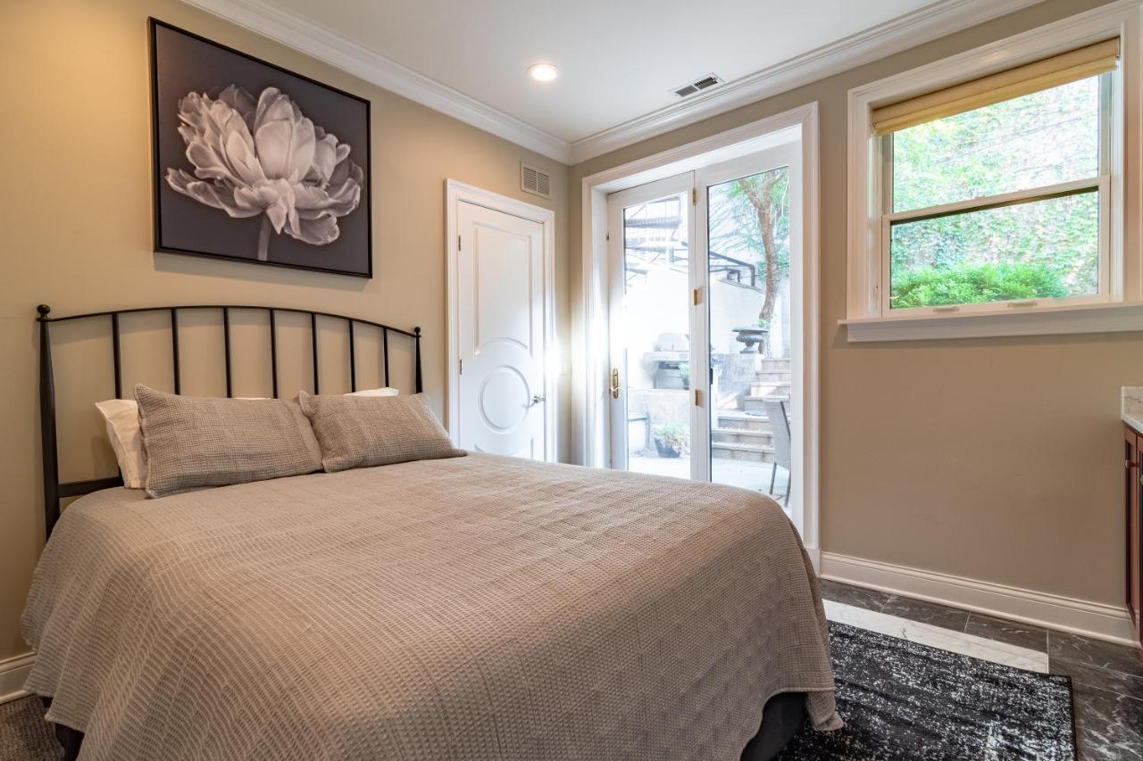 Luxurious Gold Coast 4br 4-story With Parking Sleeps 12 Guests