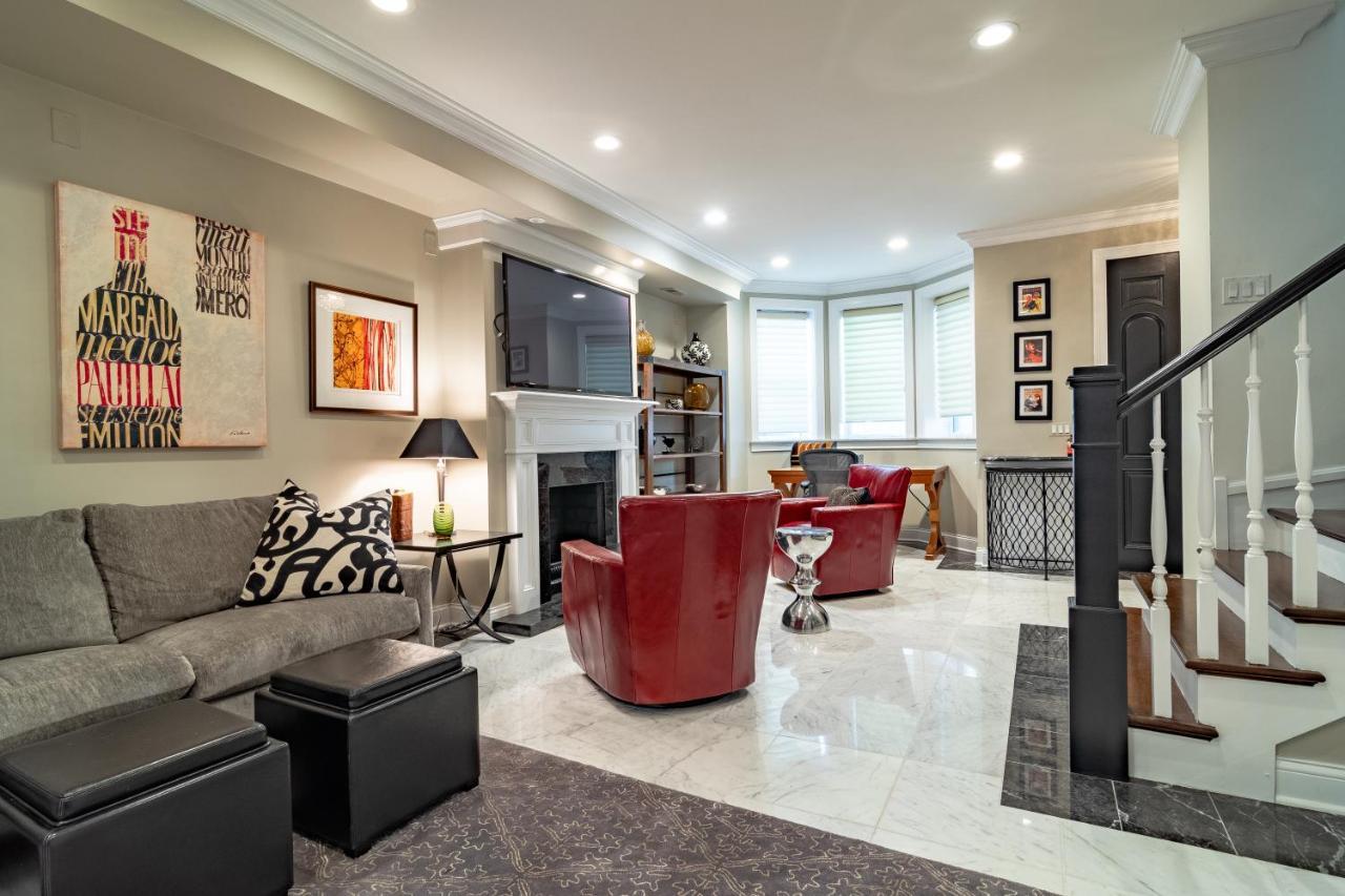 Villa Luxurious Gold Coast 4br 4-story With Parking Sleeps 12 Guests *