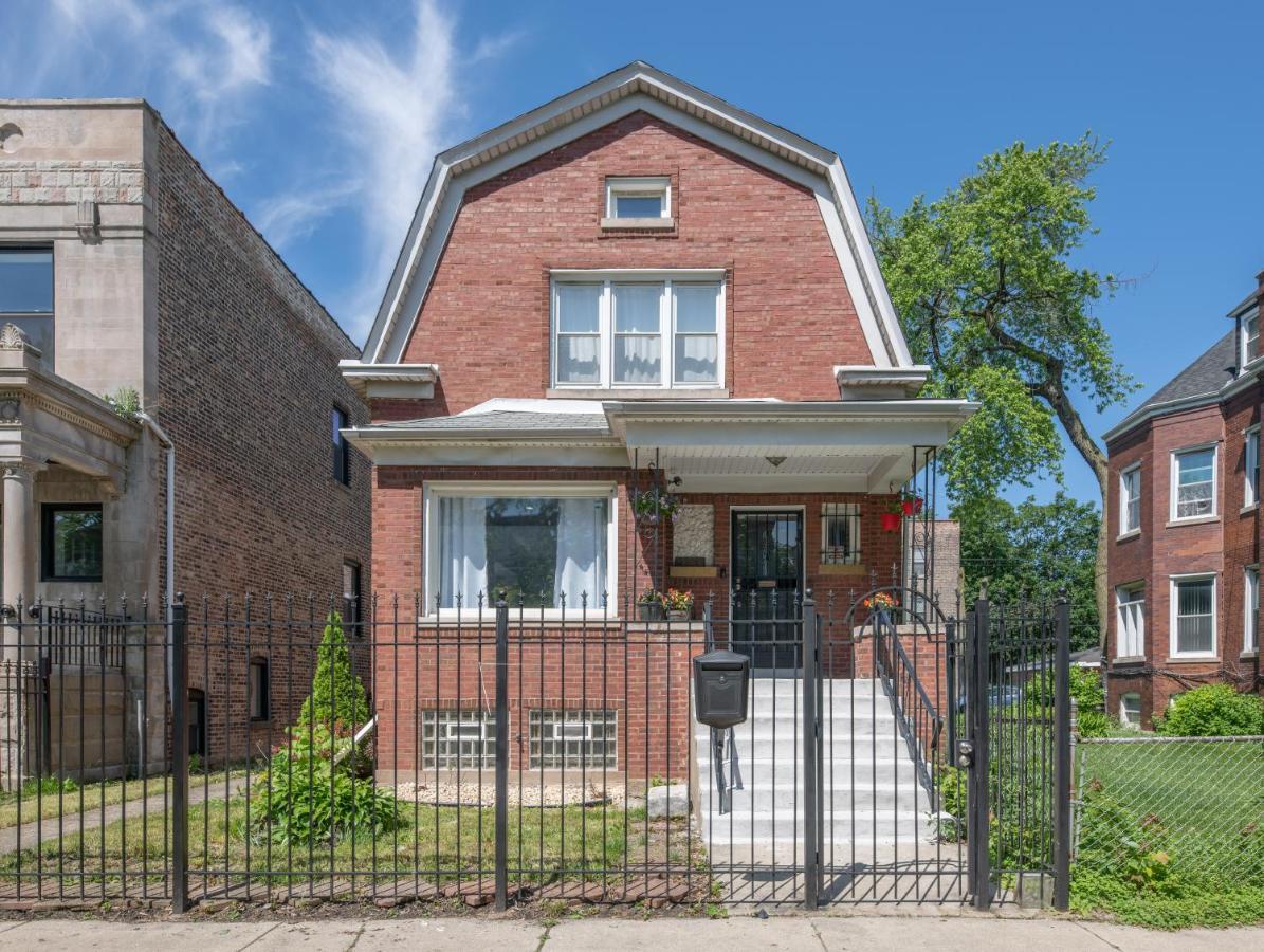 Spacious 5-br House Near Transit W Parking Chicago
