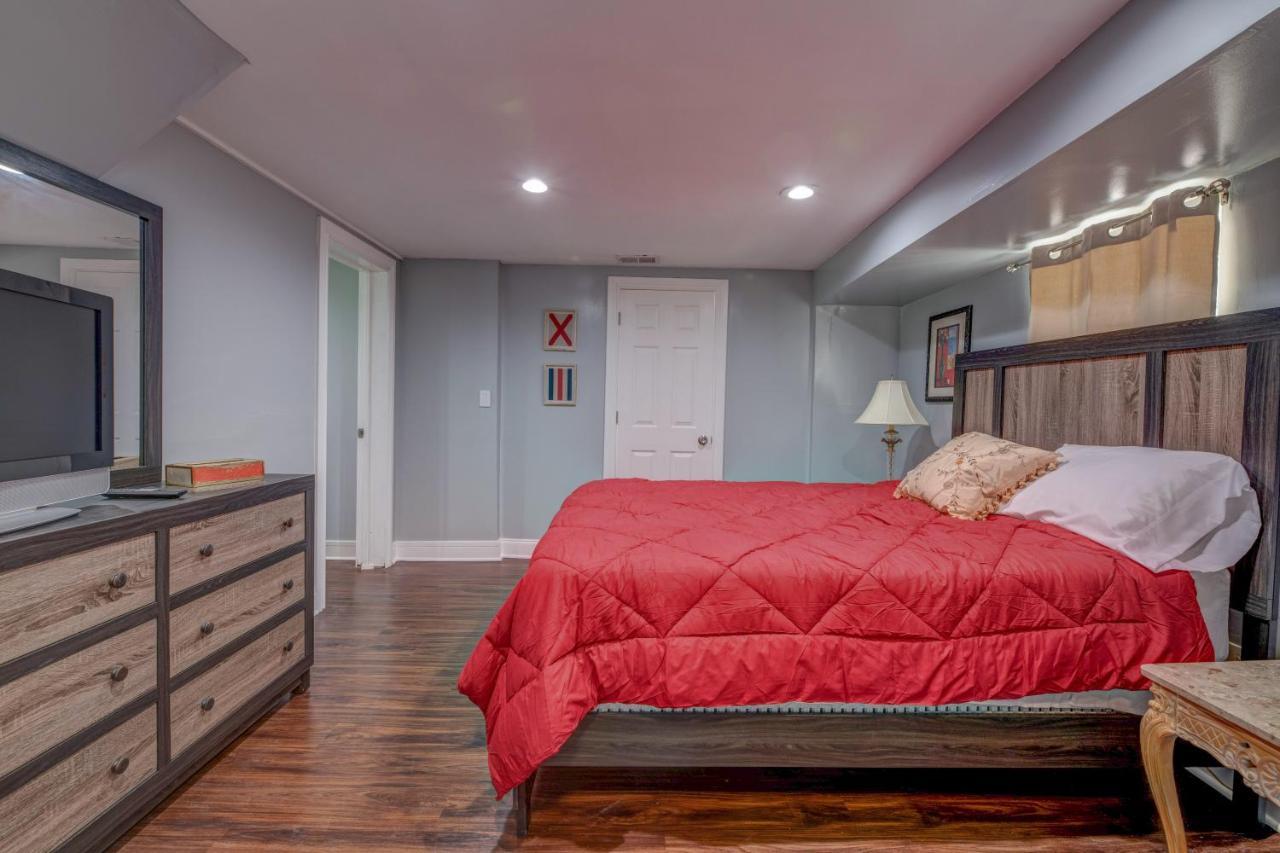 Holiday home Spacious 5-br House Near Transit W Parking