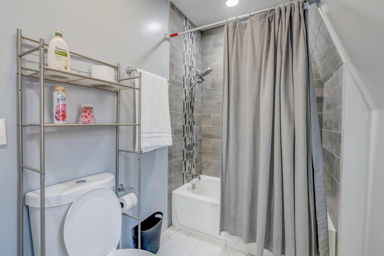 Holiday home Spacious 5-br House Near Transit W Parking Chicago