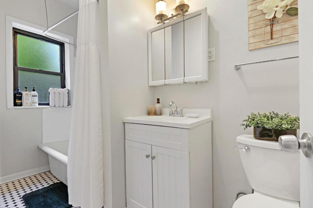 Warm & Lovely 2br Close To Dining & Shops - Touhy 1s * Chicago