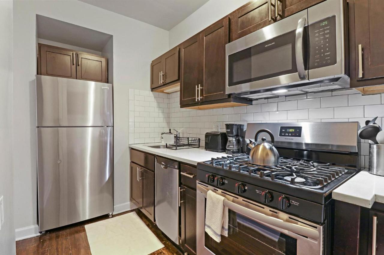Apartment Warm & Lovely 2br Close To Dining & Shops - Touhy 1s *