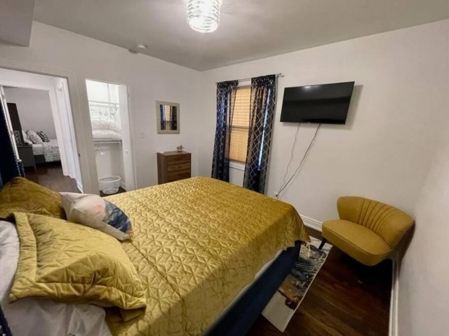 Apartment The Blue Golden Luxury Modern 3- Bedroom In *