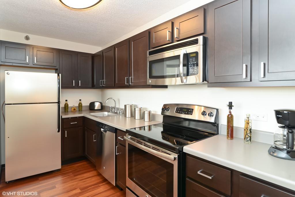 Apart-hotel Corporate Suites Network - 555 W. Madison 3*