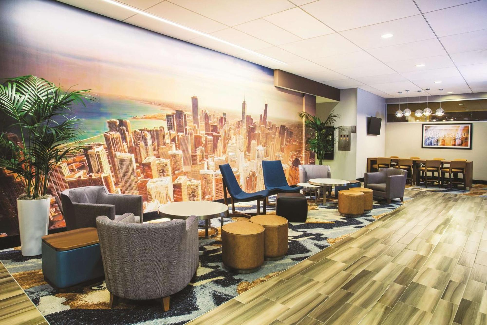 La Quinta Inn & Suites by Wyndham Chicago Downtown Hotel 3*