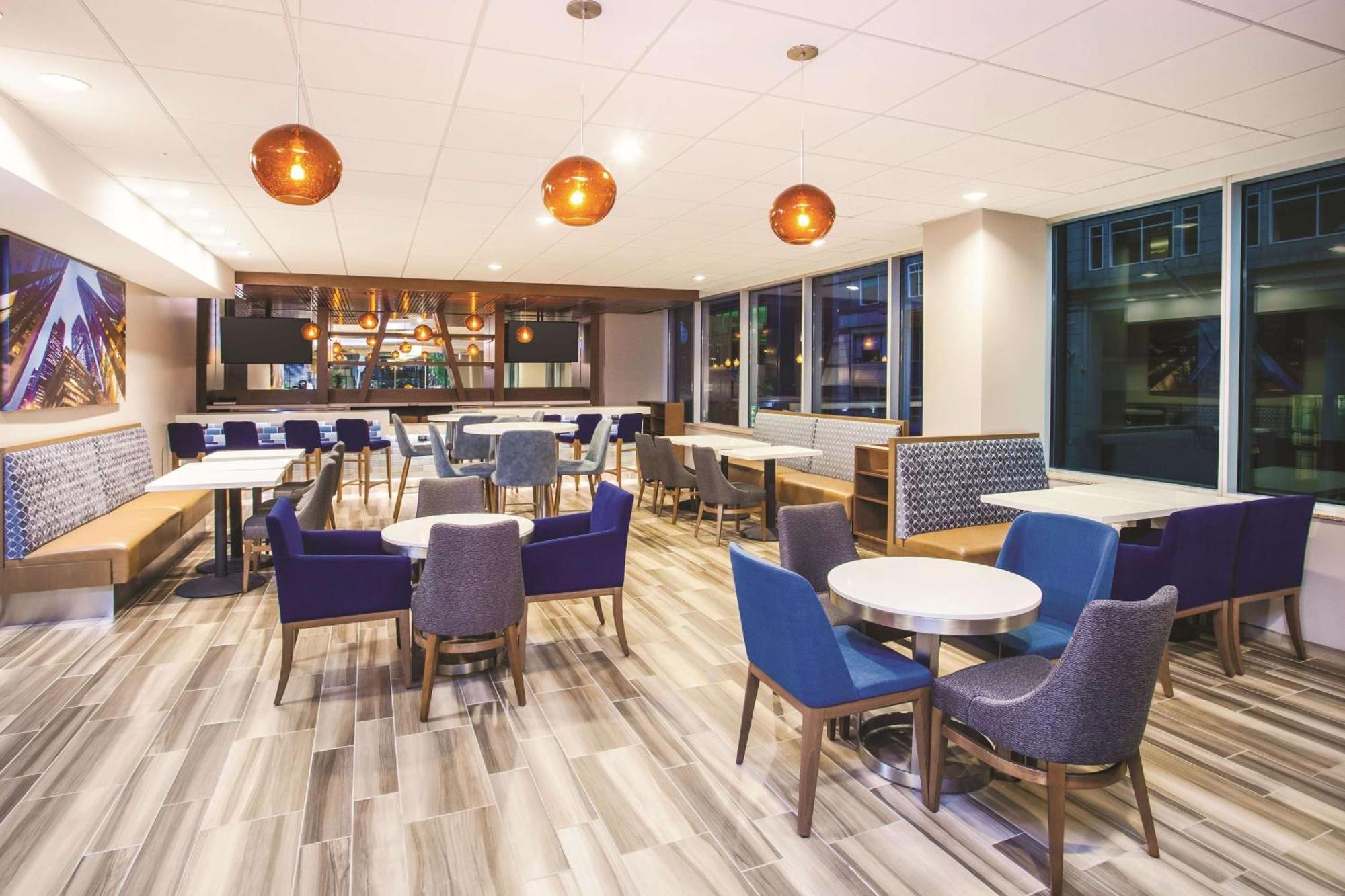 La Quinta Inn & Suites by Wyndham Chicago Downtown Hotel 3*