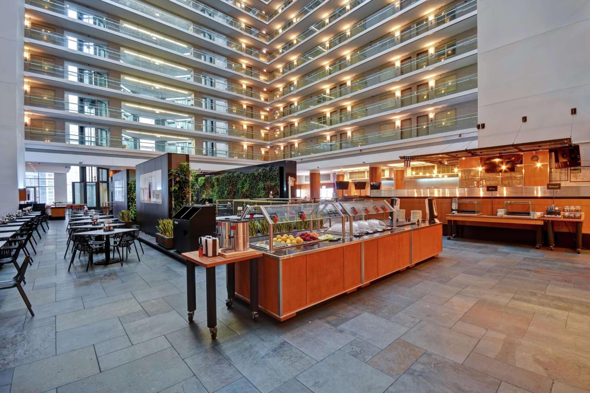 Embassy By Hilton Downtown Magnificent Mile 4*