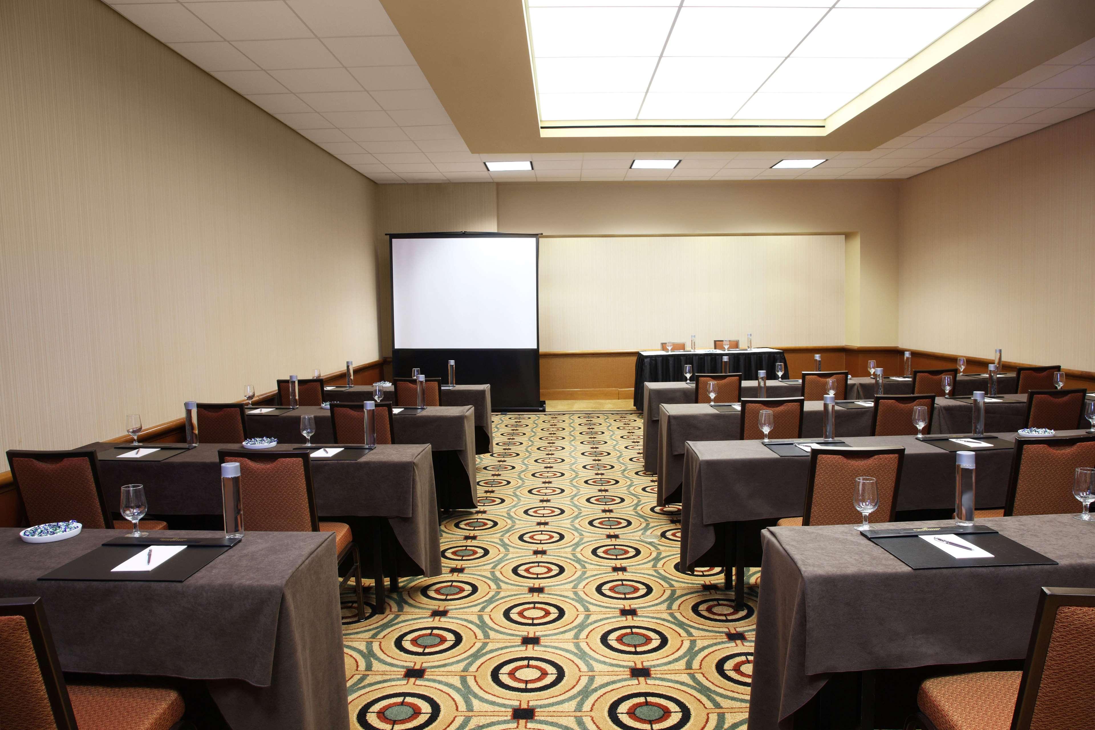 Hotel Sheraton Grand Riverwalk 4*