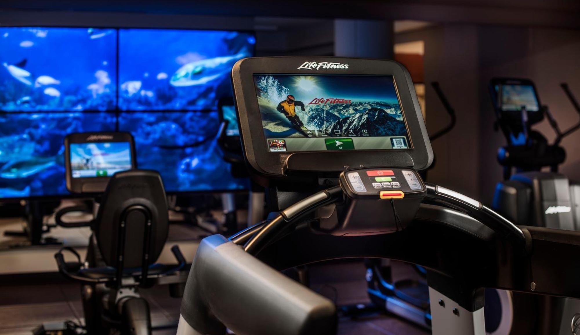 By Marriott Downtown Magnificent Mile Hotel 3*