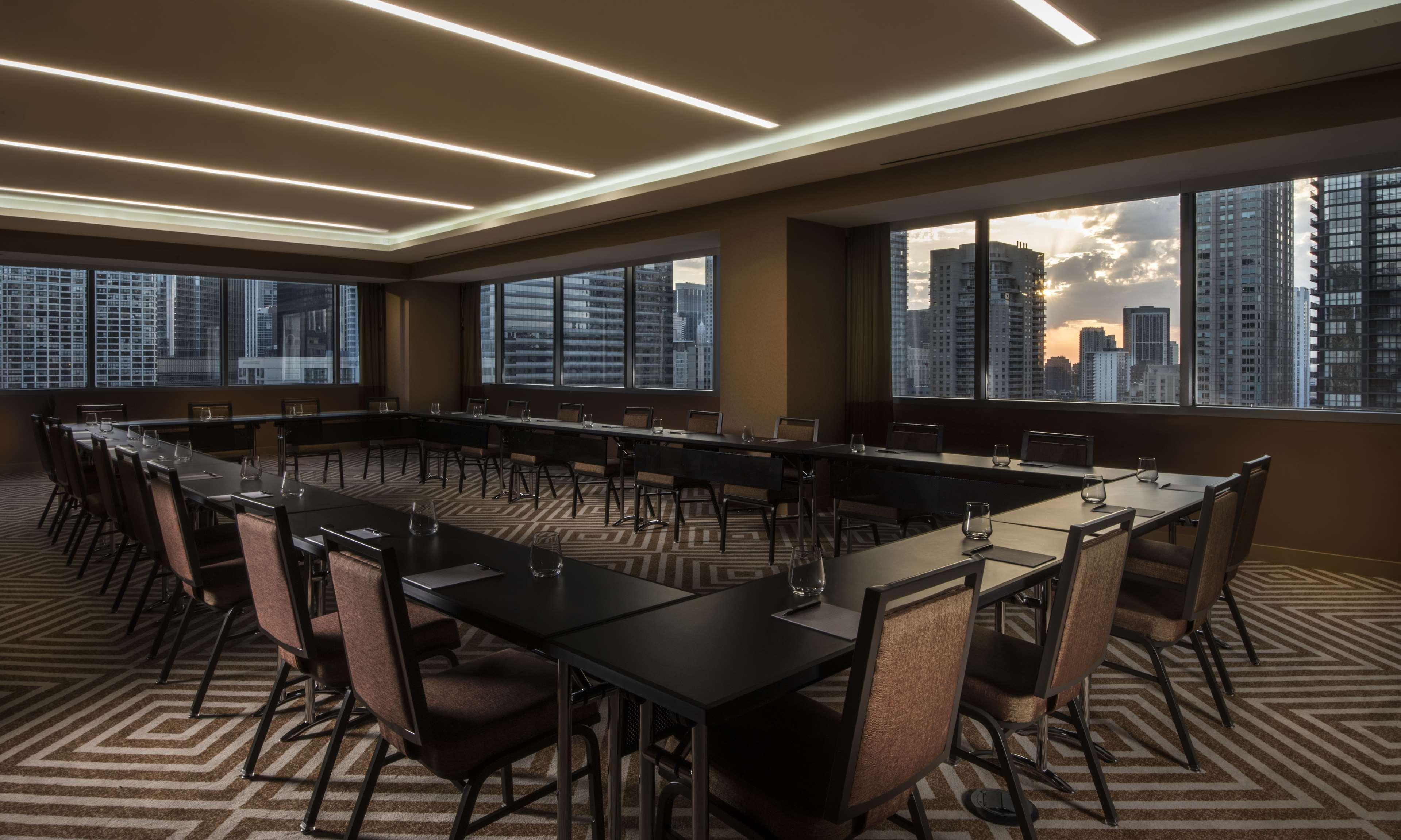 By Marriott Downtown Magnificent Mile 3*