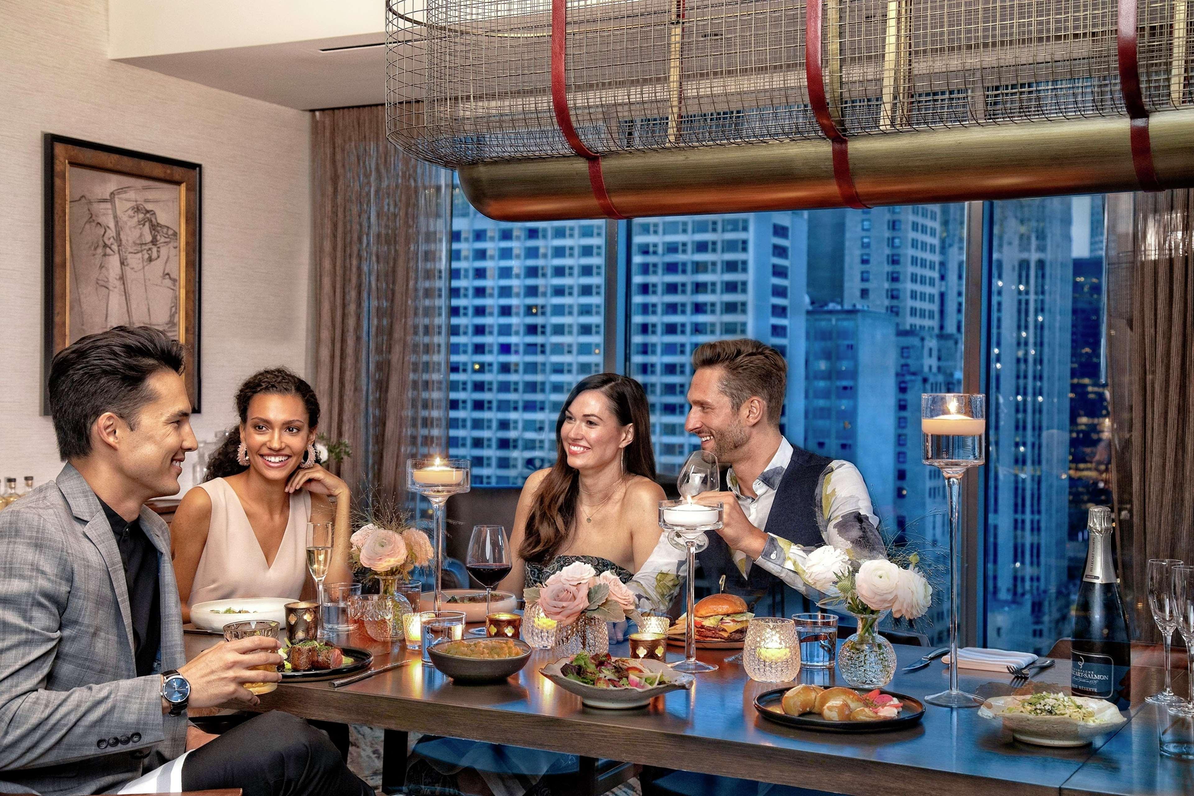 By Marriott Downtown Magnificent Mile 3*