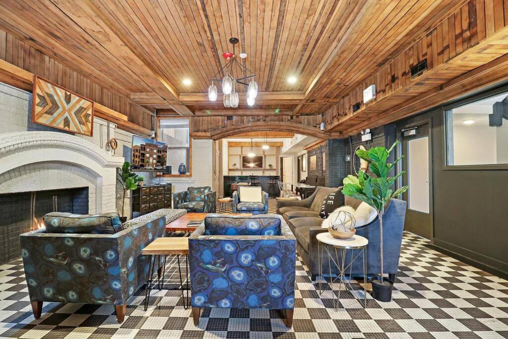 Apartment & Comfy Close To Shops & Dining - Montrose 210 & 212 Chicago