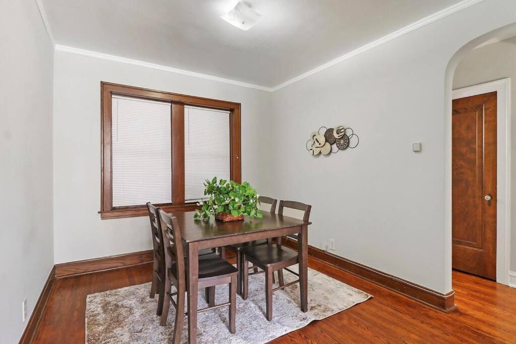 1br Contemporary With Laundry Facility - Lockwood 1 & 2 * Chicago