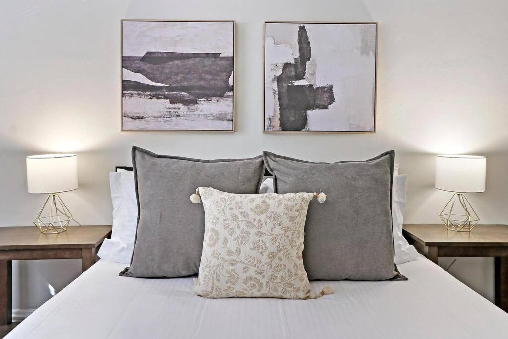 1br Contemporary With Laundry Facility - Lockwood 1 & 2