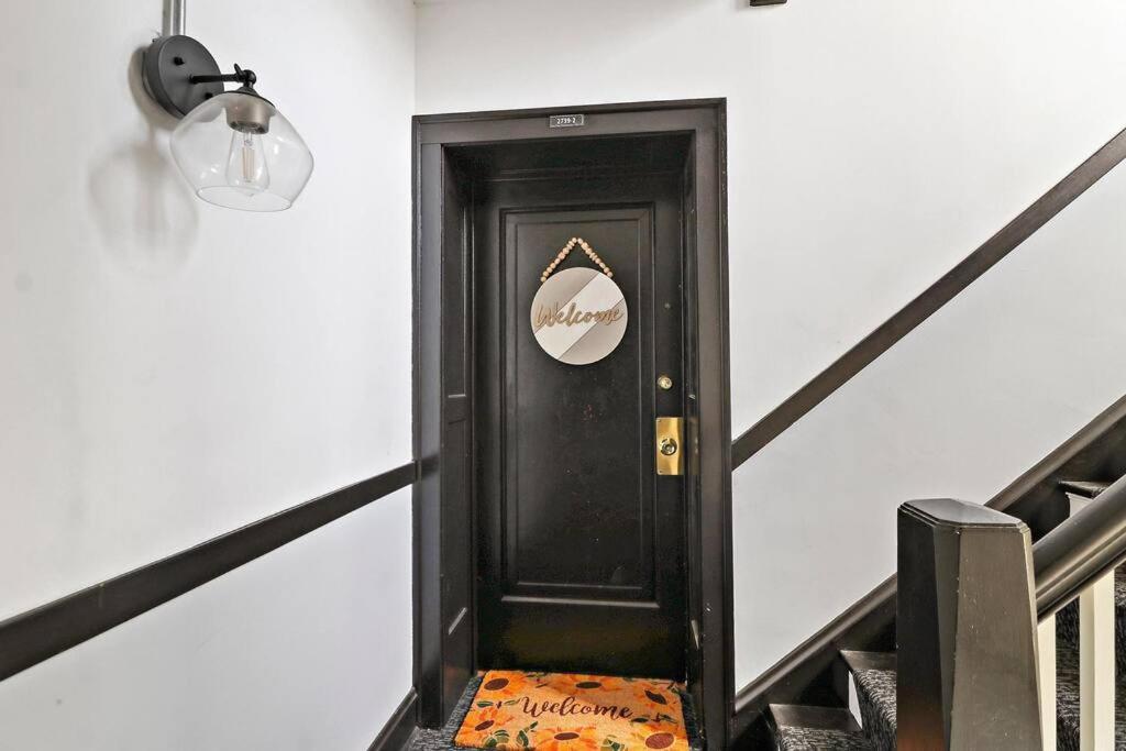 1br Contemporary With Laundry Facility - Lockwood 1 & 2 Apartment Chicago