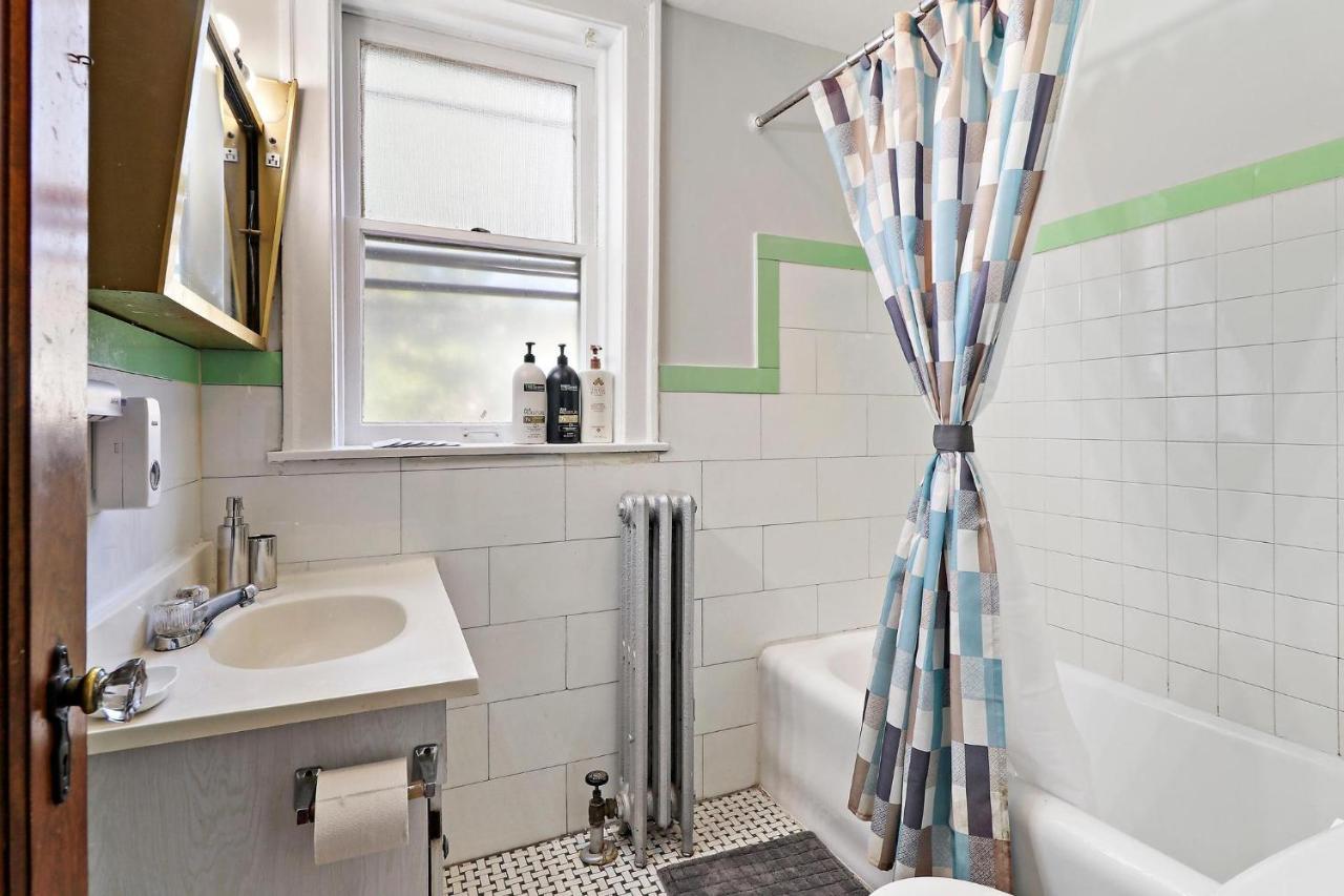 1br Contemporary With Laundry Facility - Lockwood 1 & 2 Apartment Chicago