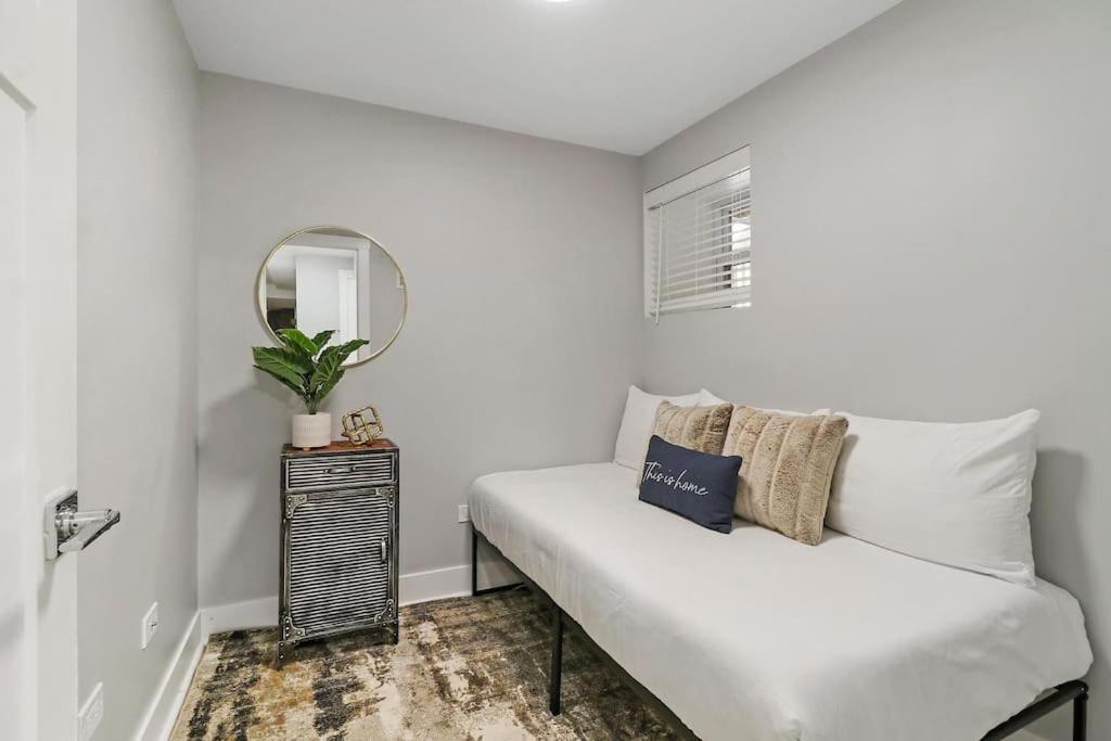 2br Close To Local Cafes & Stores - Magnolia G Chicago