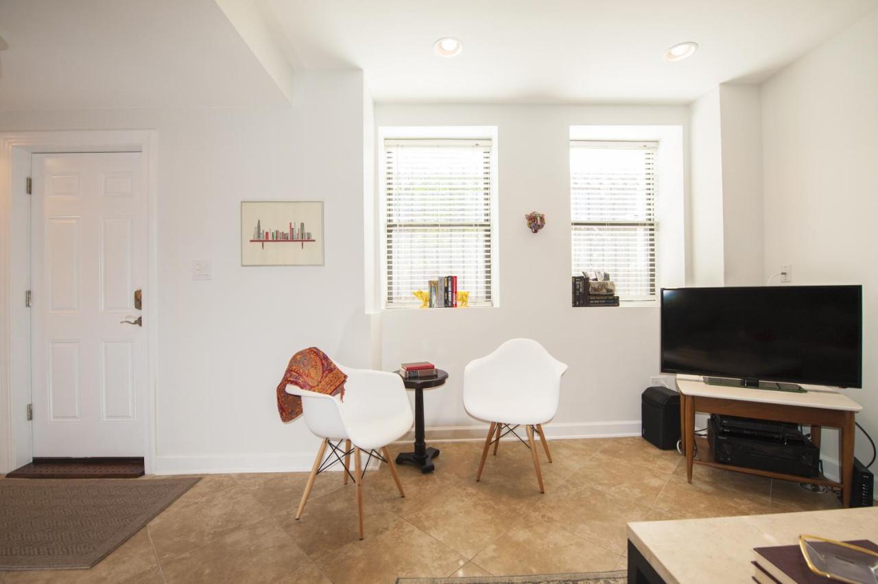Bucktown Condo Just Two Blocks From The 'L' Apts