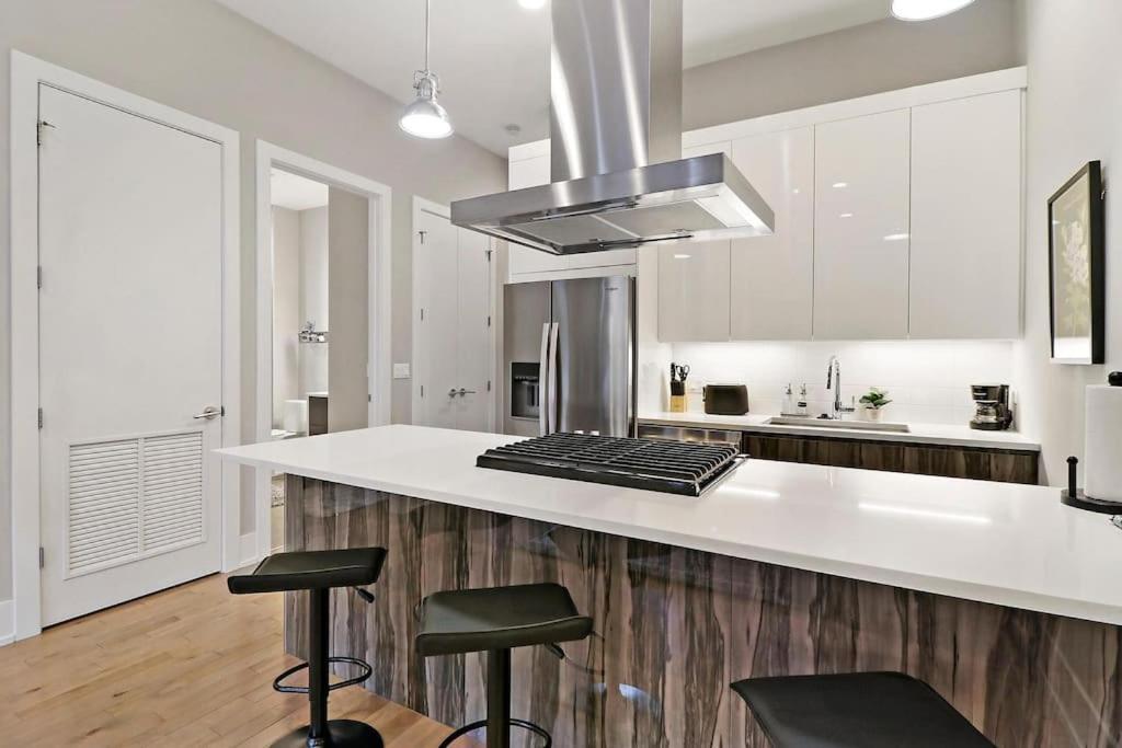 Apartment 1-bedroom Minimalist With Laundry - Crosby 204 Chicago
