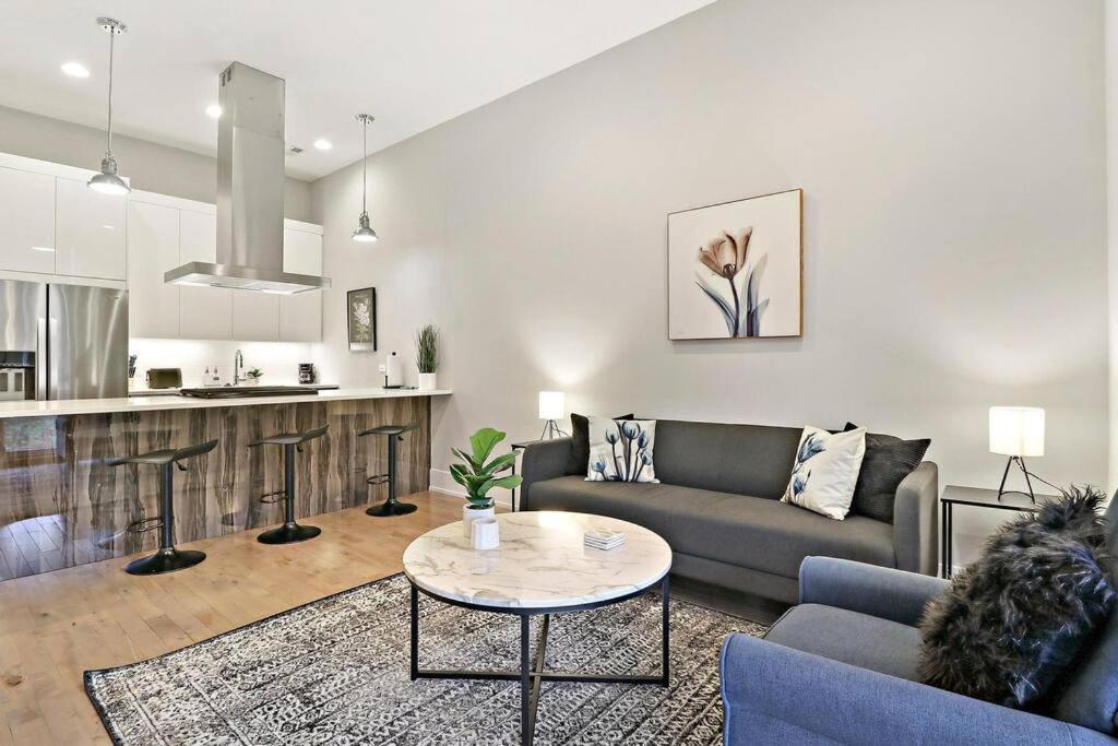 1-bedroom Minimalist With Laundry - Crosby 204 * Chicago