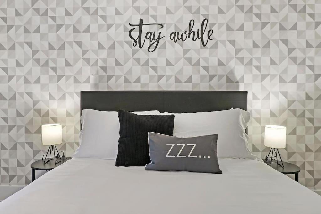 1-bedroom Minimalist With Laundry - Crosby 204 Apartment *