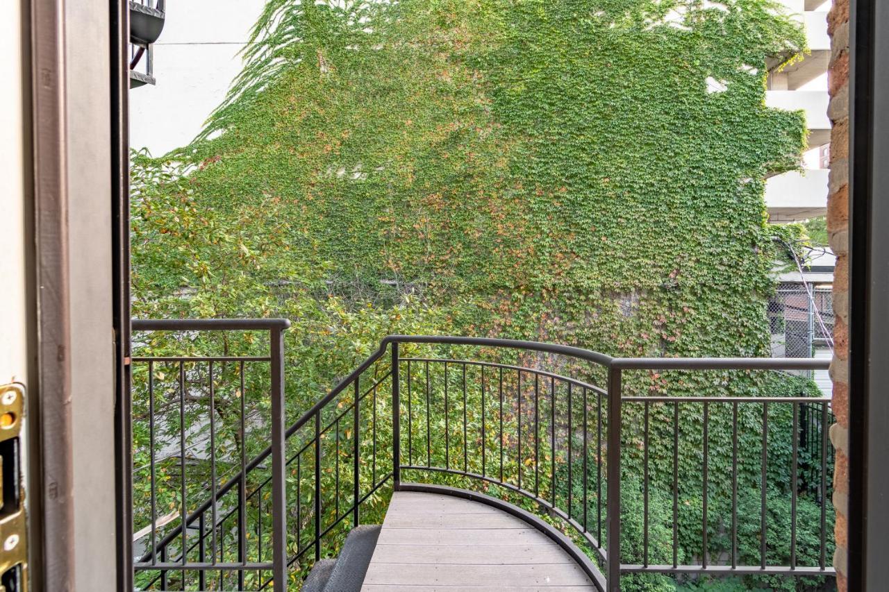 Luxurious Gold Coast 4br 4-story With Parking Sleeps 12 Guests * Chicago