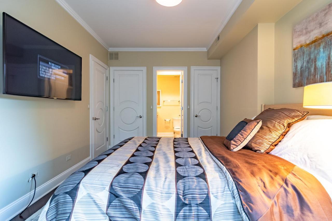 Villa Luxurious Gold Coast 4br 4-story With Parking Sleeps 12 Guests Chicago