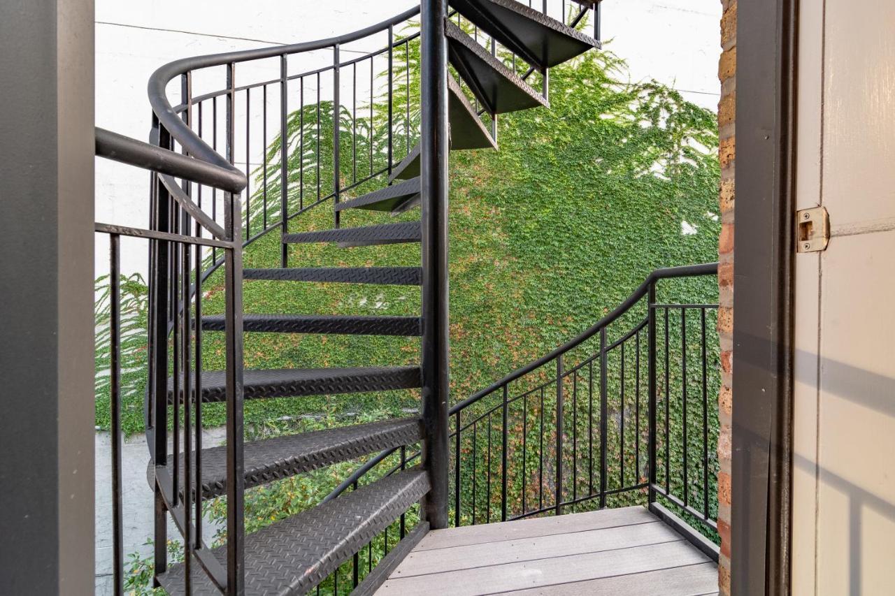 Luxurious Gold Coast 4br 4-story With Parking Sleeps 12 Guests Chicago