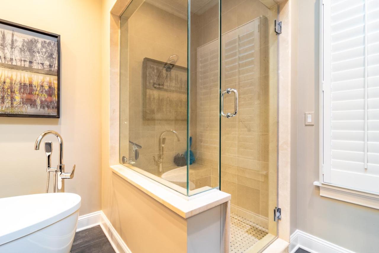 Luxurious Gold Coast 4br 4-story With Parking Sleeps 12 Guests Villa Chicago