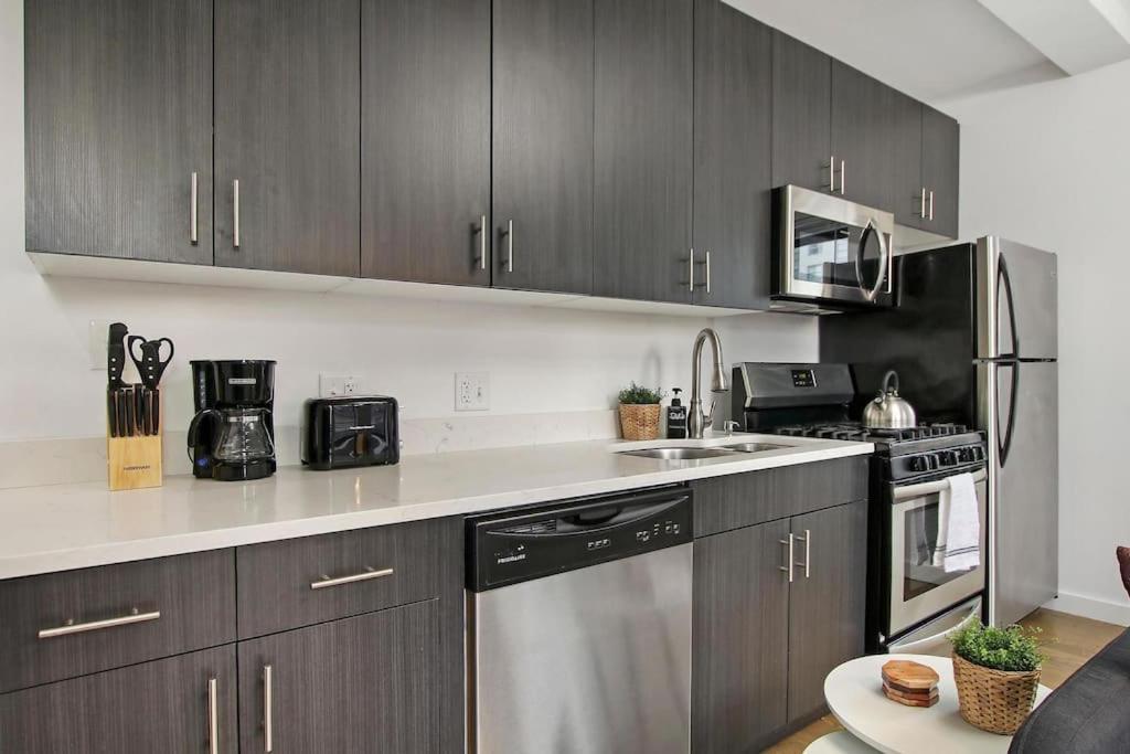 Apartment 1br Modern Luxe With In-unit Laundry - 204 Rep *