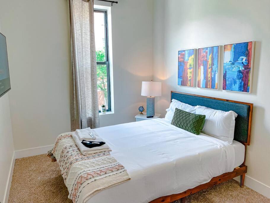 Chic & 420-friendly 3br Oasis With Optional Parking Near Uic, Roosevelt Station & Chicago's Attractions Apartment Chicago