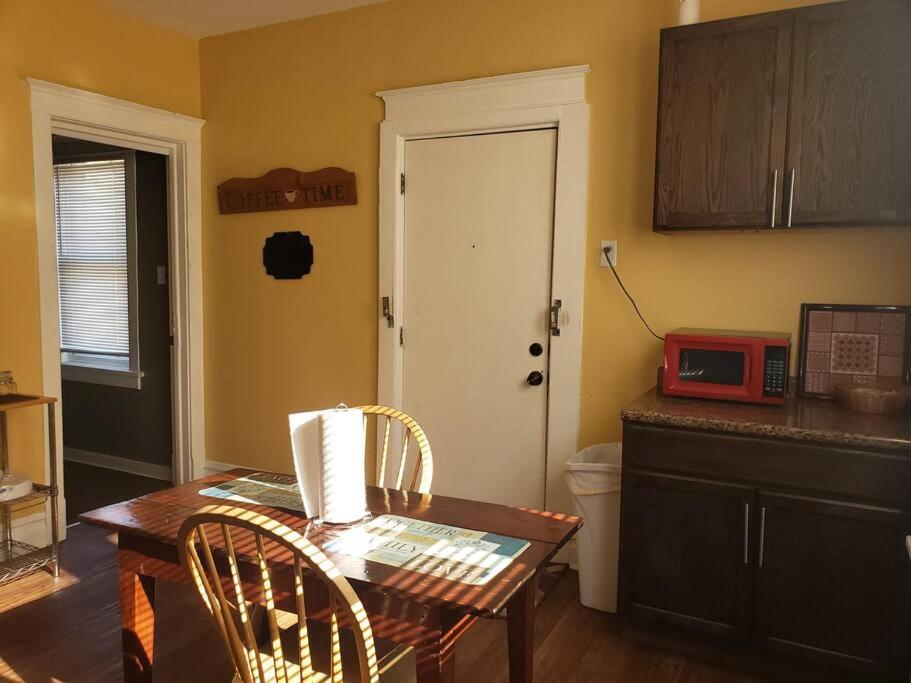Large Four Bedroom Freshly Remodeled *