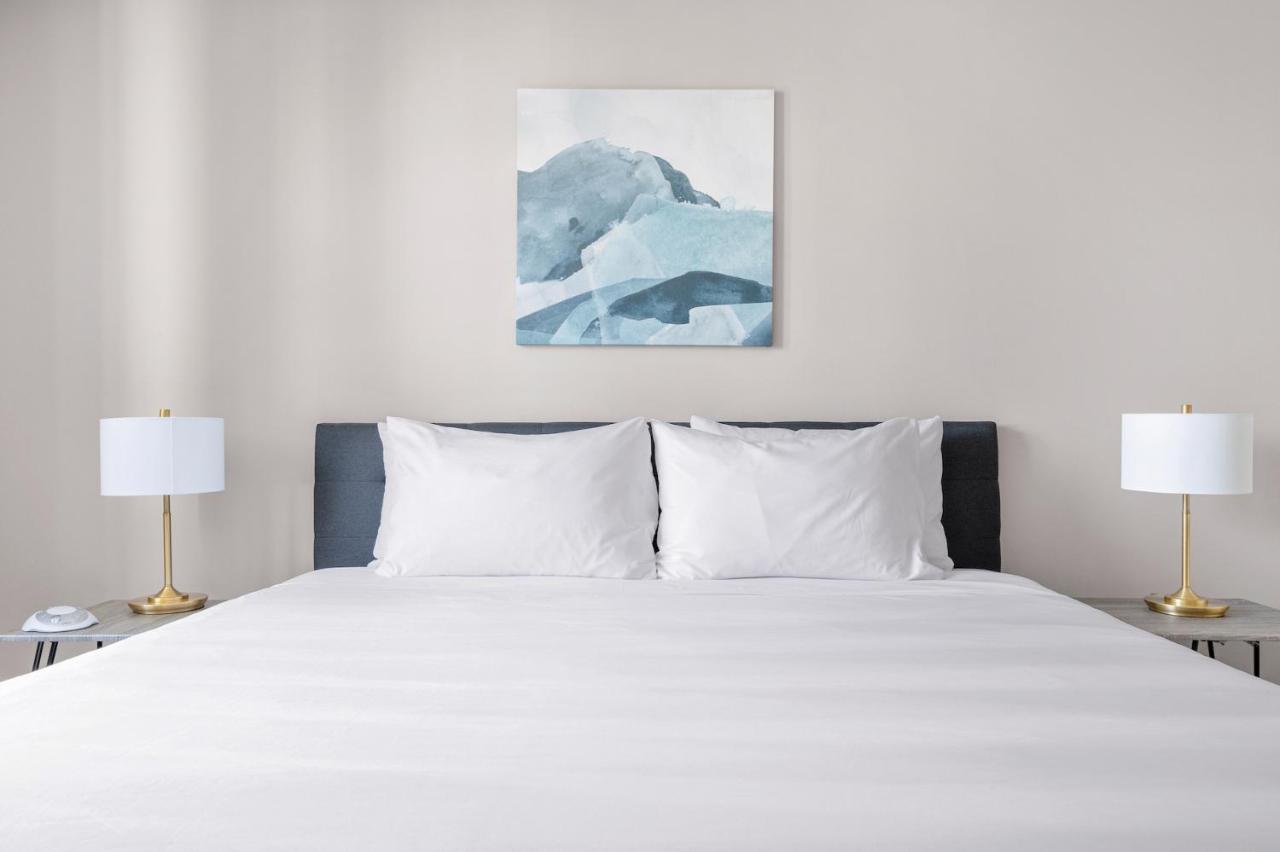 Kasa Magnificent Mile Aparthotel