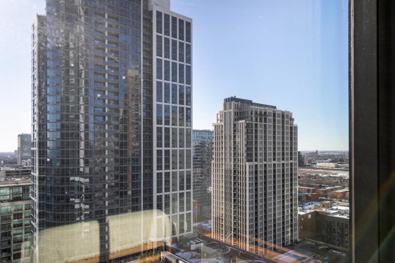 S Loop W Pool Gym Nr Grant Park Chi-347 * Chicago