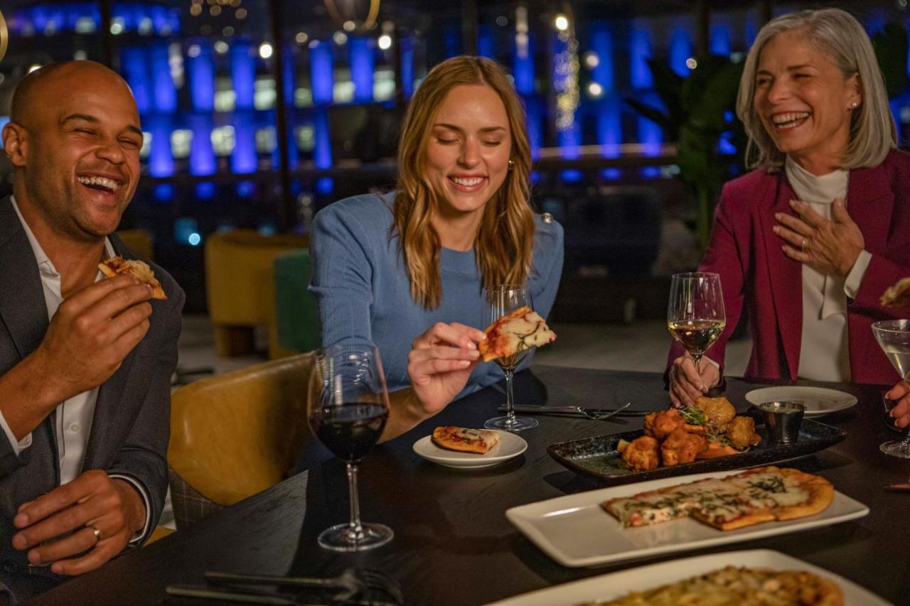 - Dwtn - The Mart By Ihg Hotel Chicago