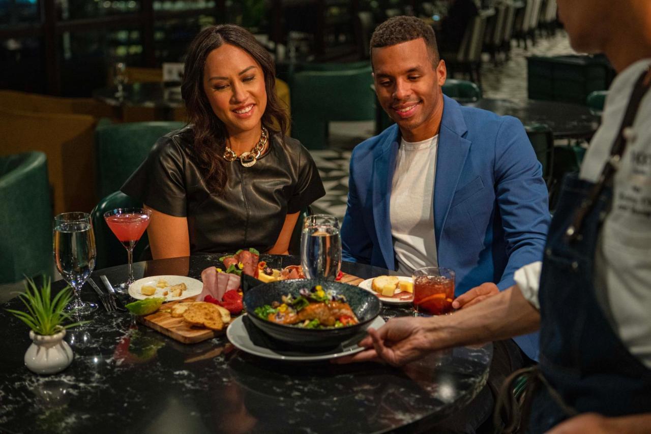 - Dwtn - The Mart By Ihg Chicago