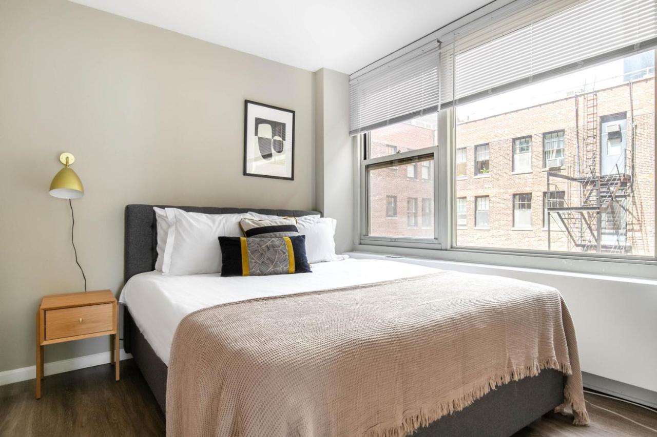 Gold Coast 2br W Gym Roof Nr Water Tower Chi-389 Apartment