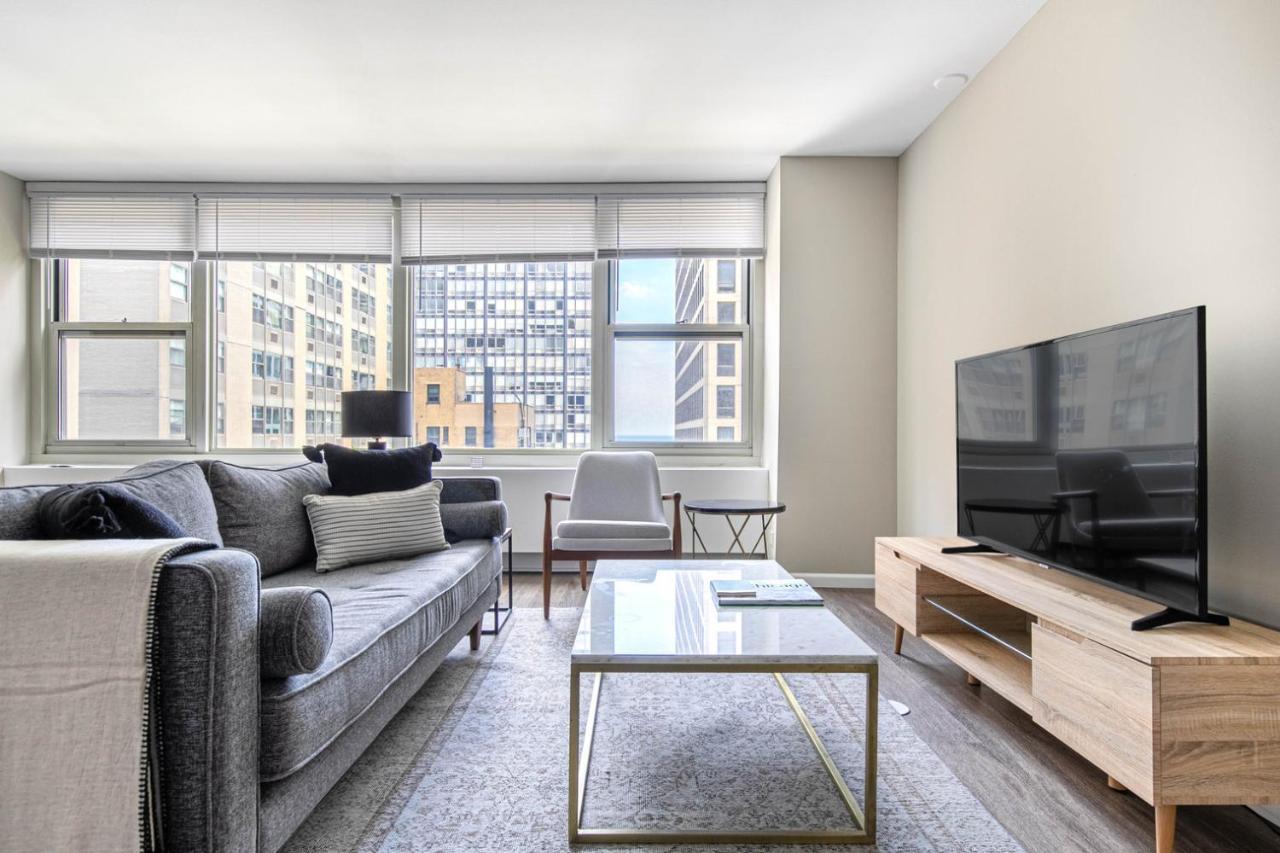 Gold Coast 2br W Gym Roof Nr Water Tower Chi-389 Chicago