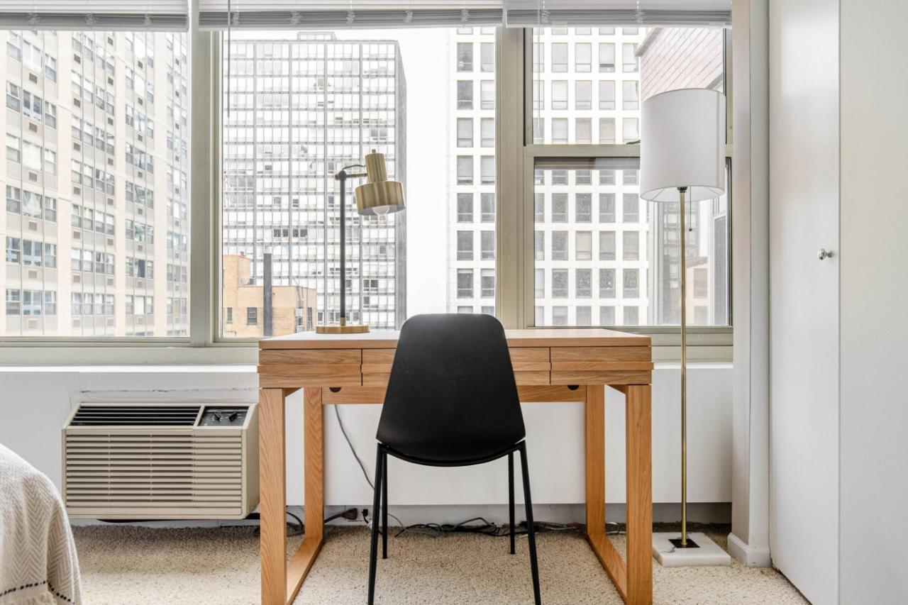 Gold Coast 2br W Gym Roof Nr Water Tower Chi-389