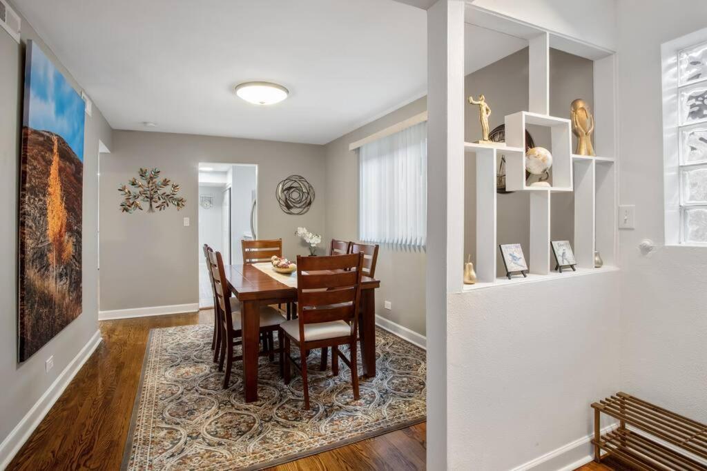 Charm Apartment Chicago