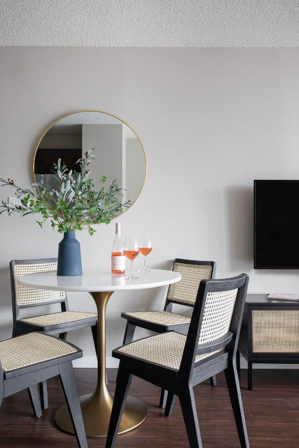 Kasa Magnificent Mile Aparthotel 4*